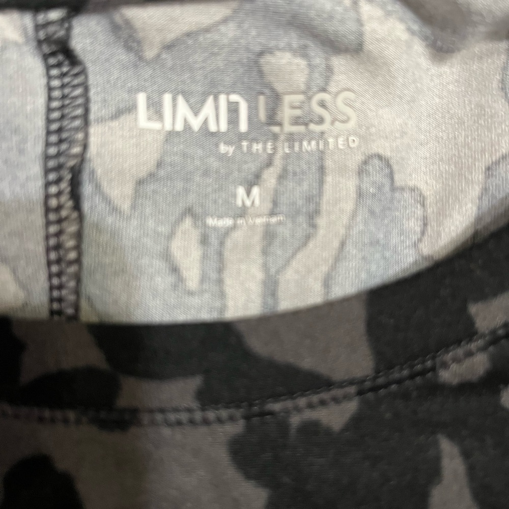 The Limited short sleeve women’s top - Picture 2 of 4